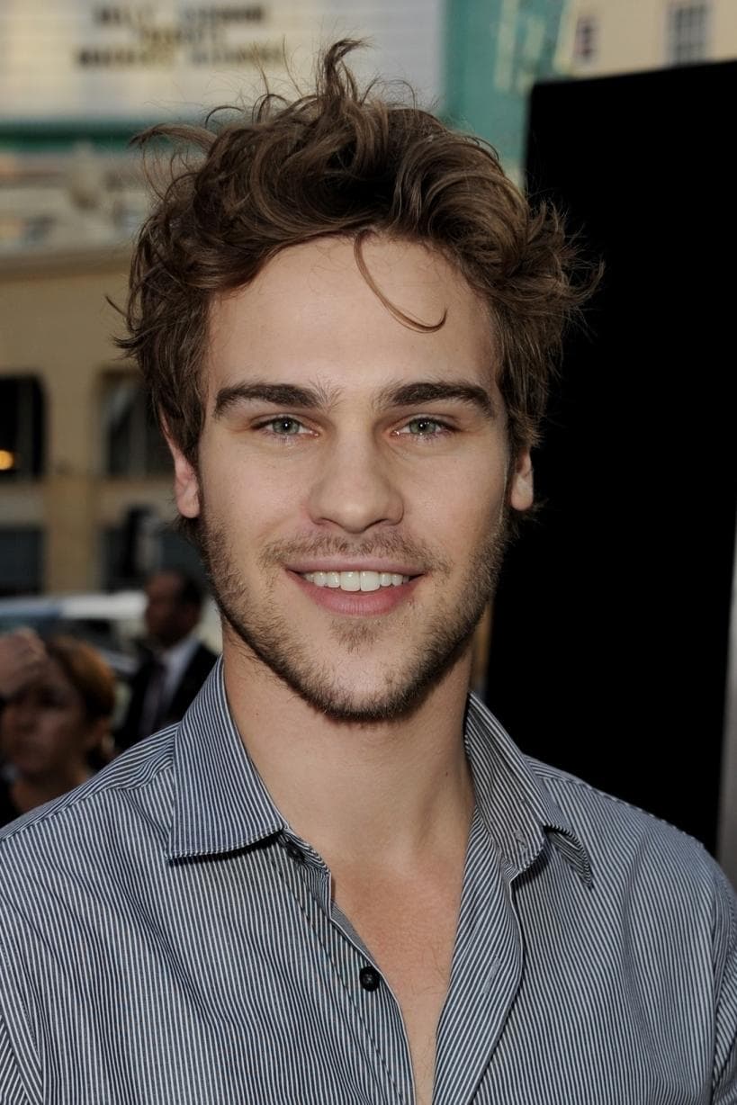 Grey Damon profile