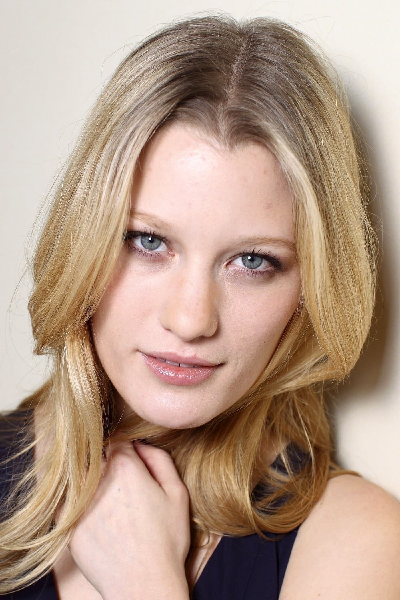 Ashley Hinshaw profile