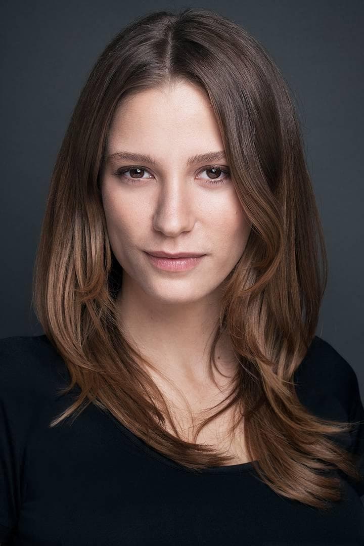 Serenay Sarıkaya profile