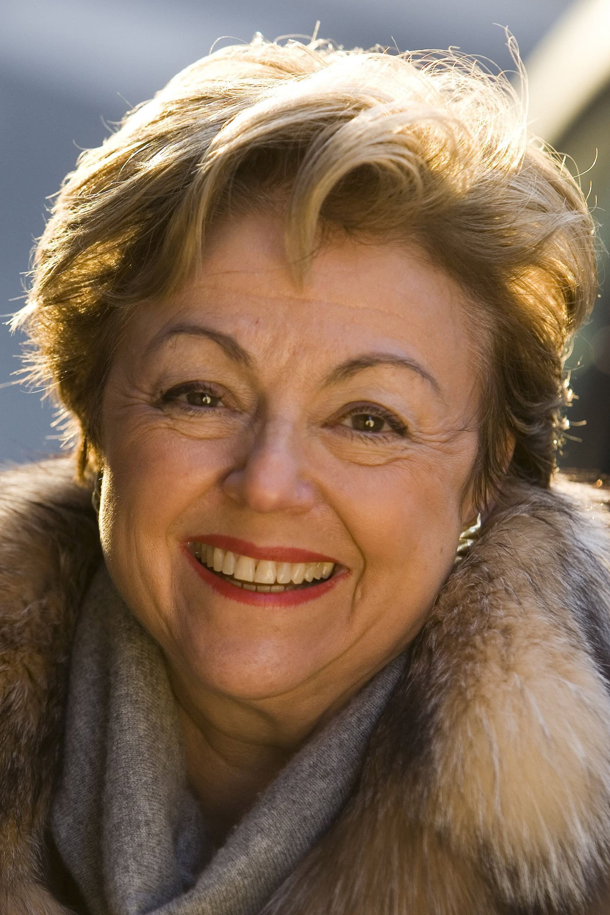 Évelyne Lever profile