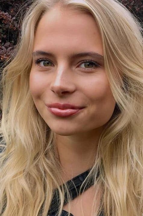 Karoline Hamm profile