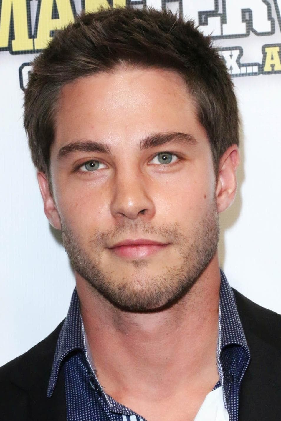 Dean Geyer profile