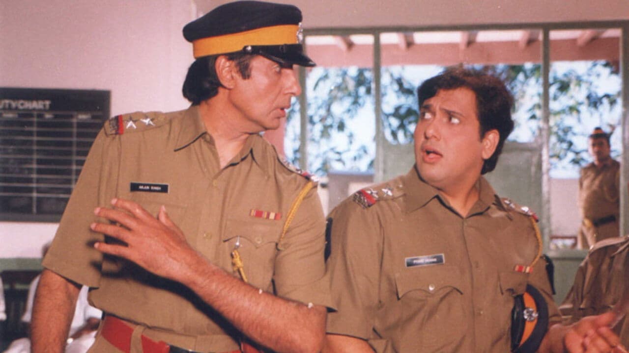 Bade Miyan Chote Miyan backdrop