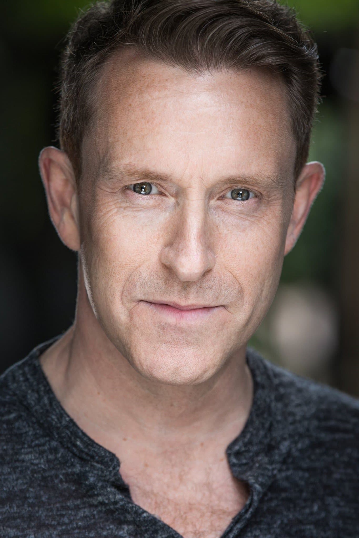 Earl Carpenter profile