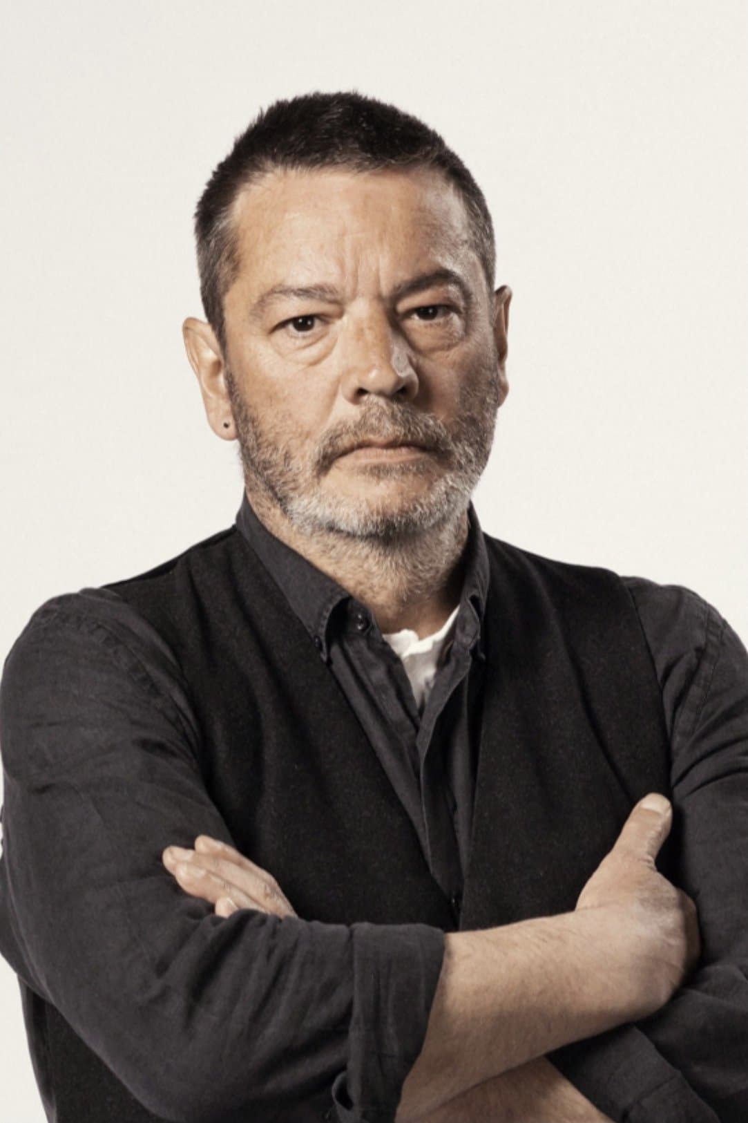 Enrique Urbizu profile