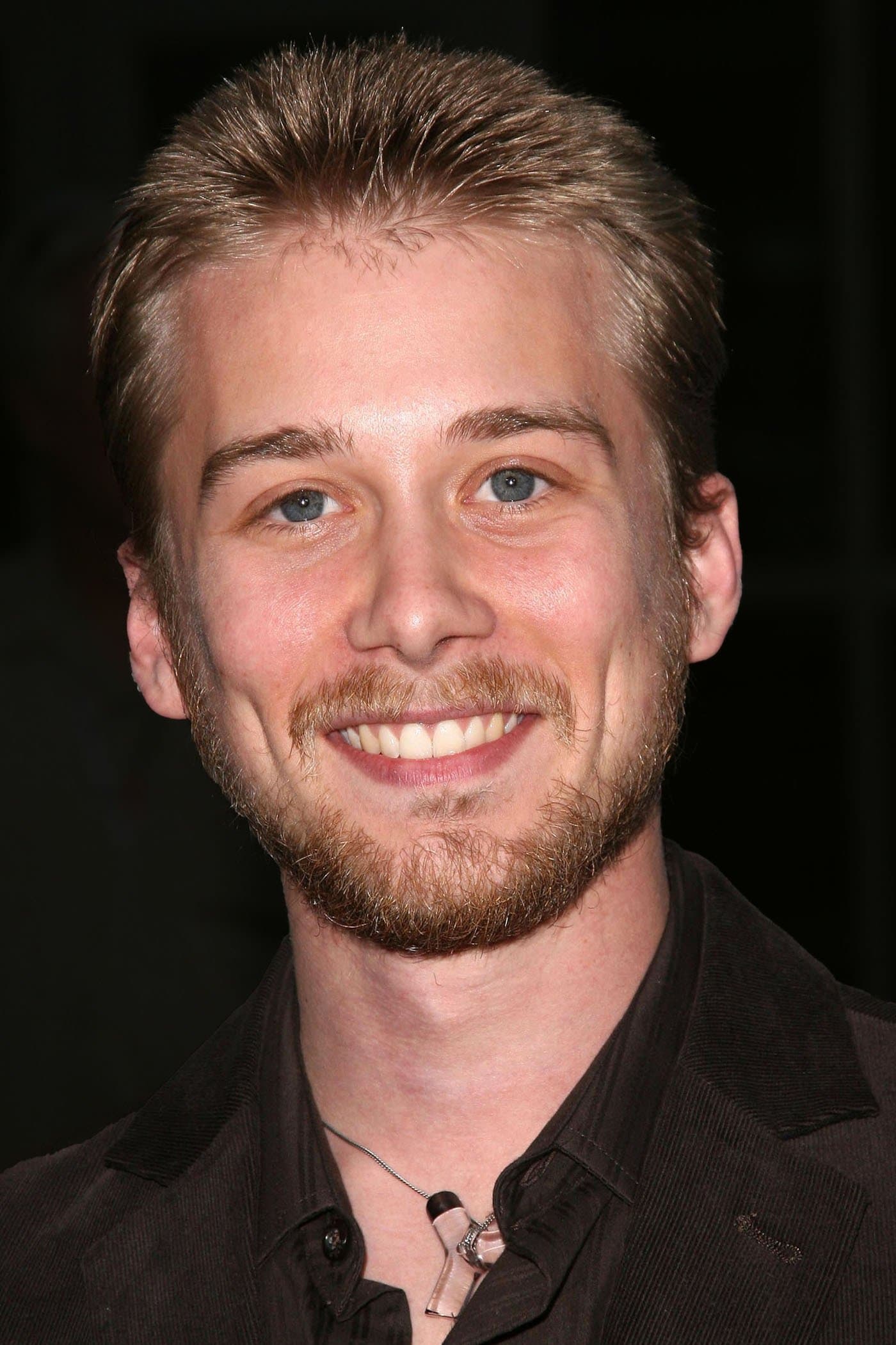 Lou Taylor Pucci profile