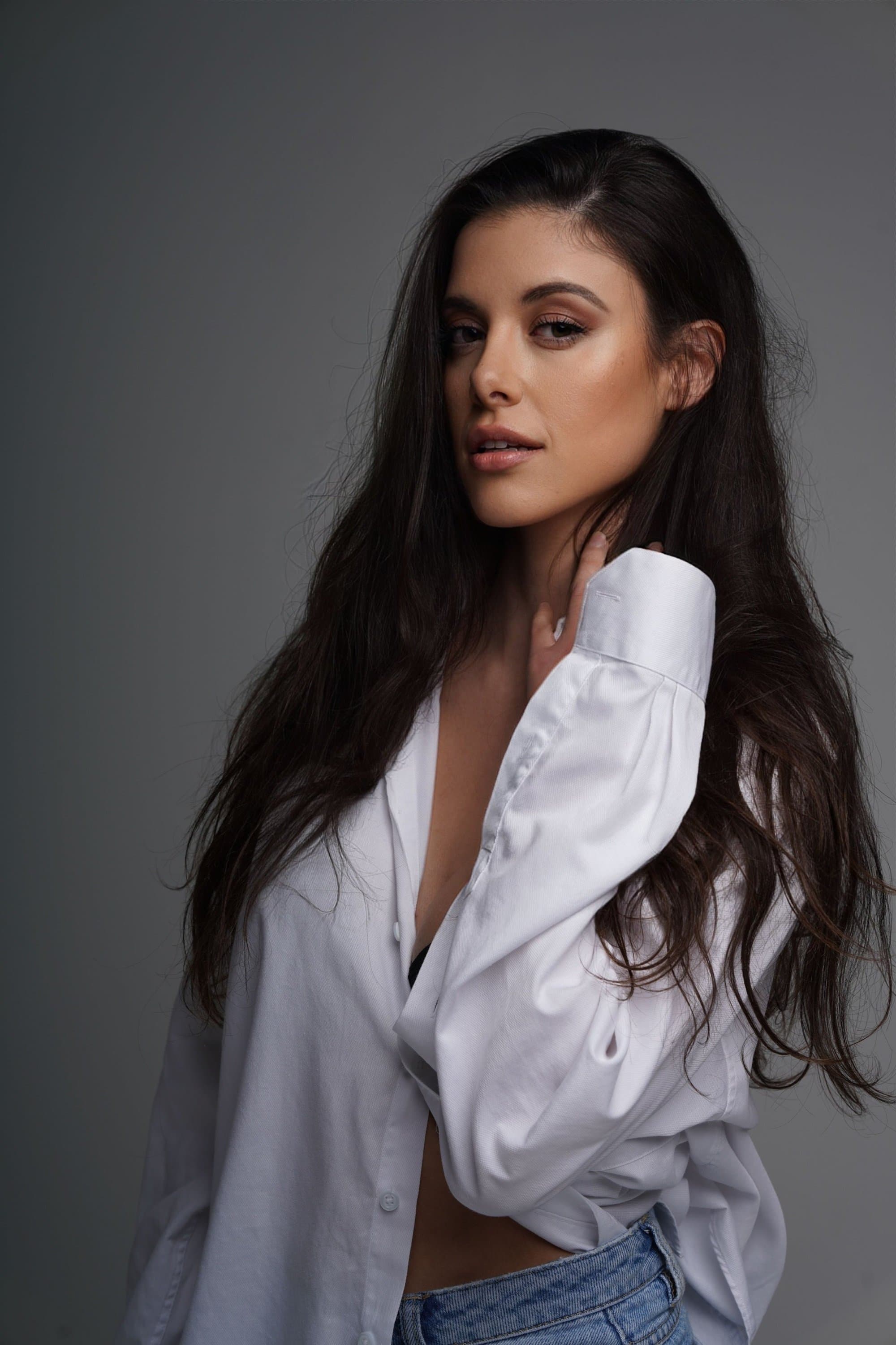 Sienna Stass profile