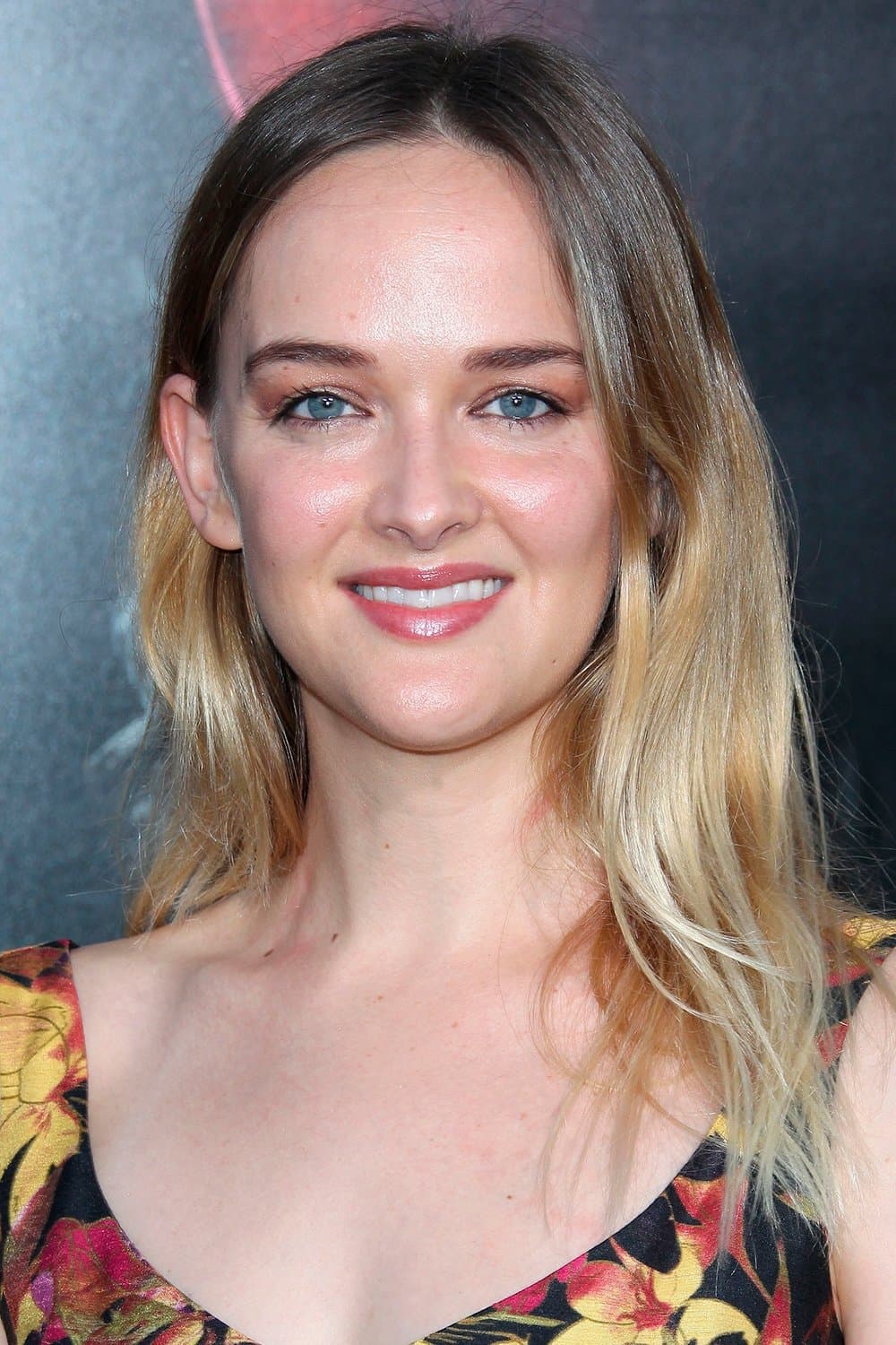 Jess Weixler profile
