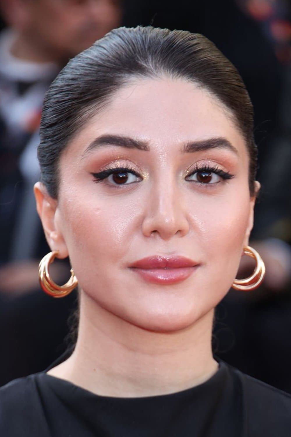 Niousha Akhshi profile