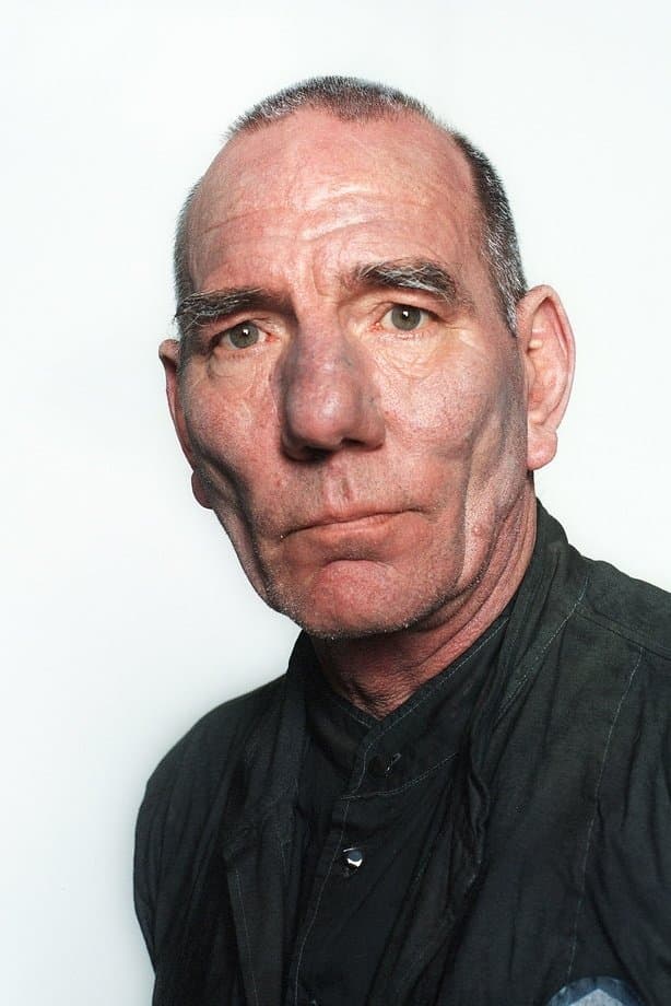 Pete Postlethwaite profile