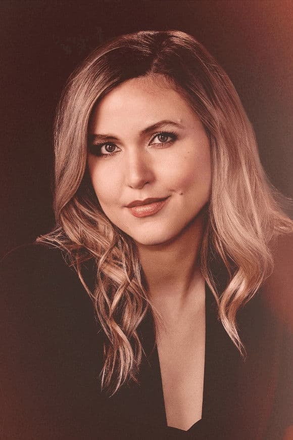 Taylor Tomlinson profile