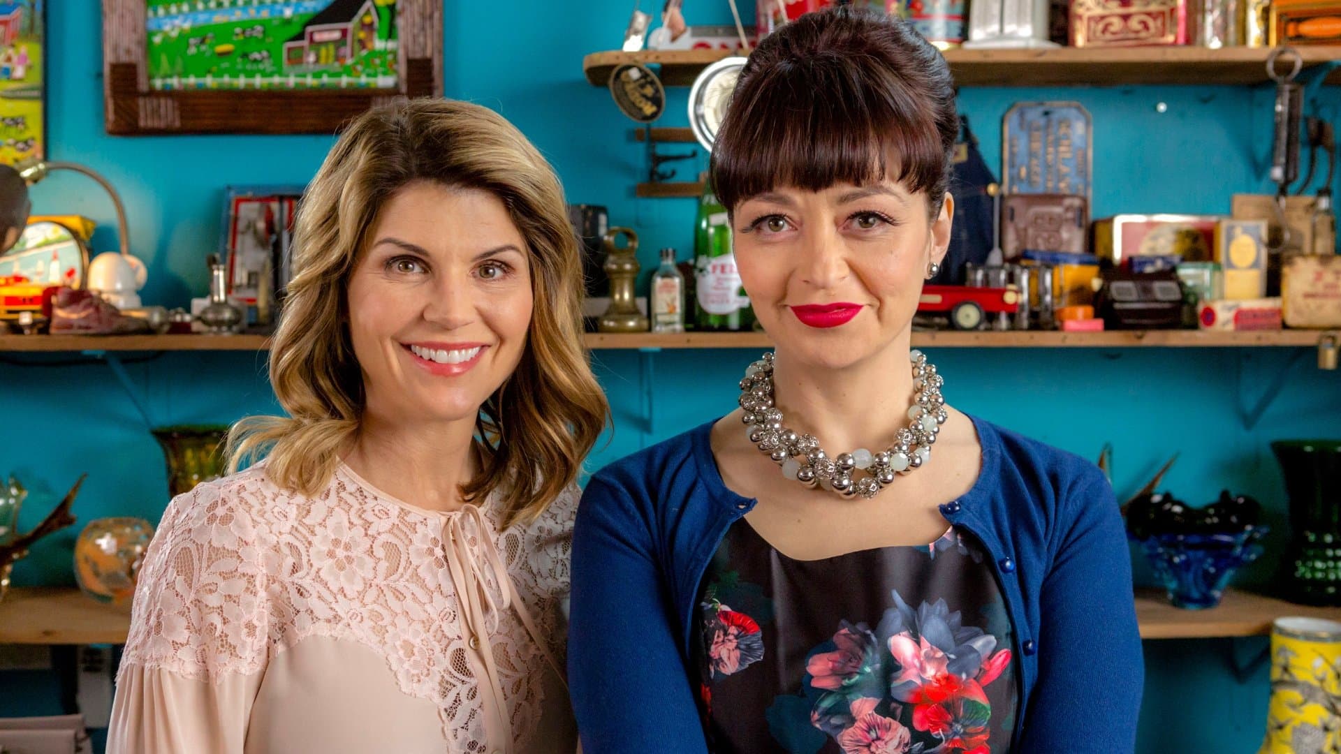 Garage Sale Mysteries: Picture a Murder backdrop