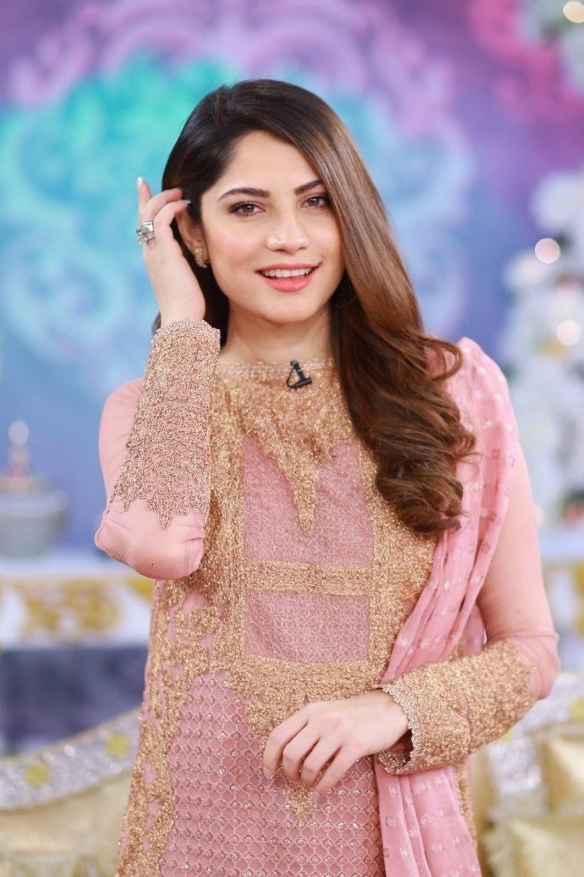 Neelam Muneer profile