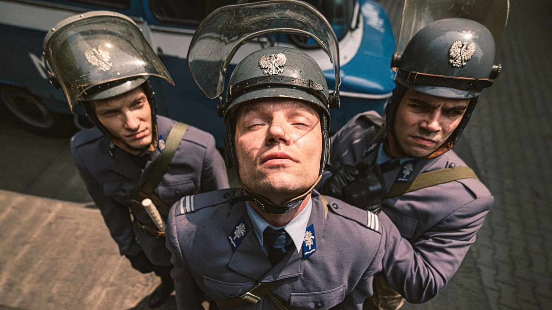 Babilon. Raport o stanie wojennym backdrop