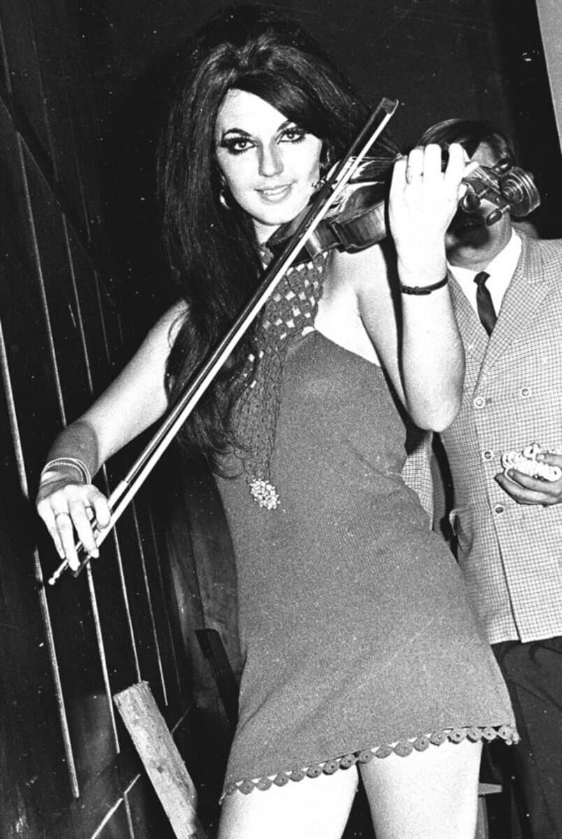 Olga Breeskin profile