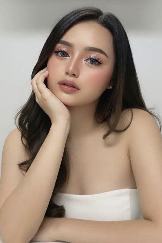 Liana Rosales profile