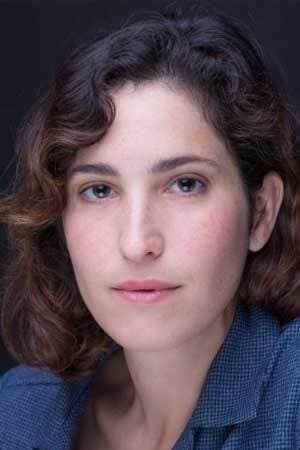 Carla Linares profile