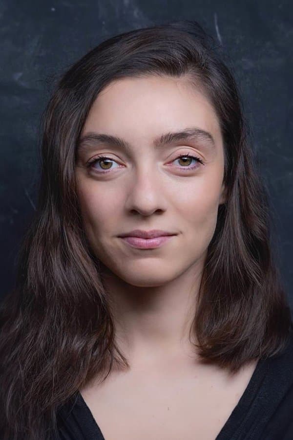 Merve Dizdar profile