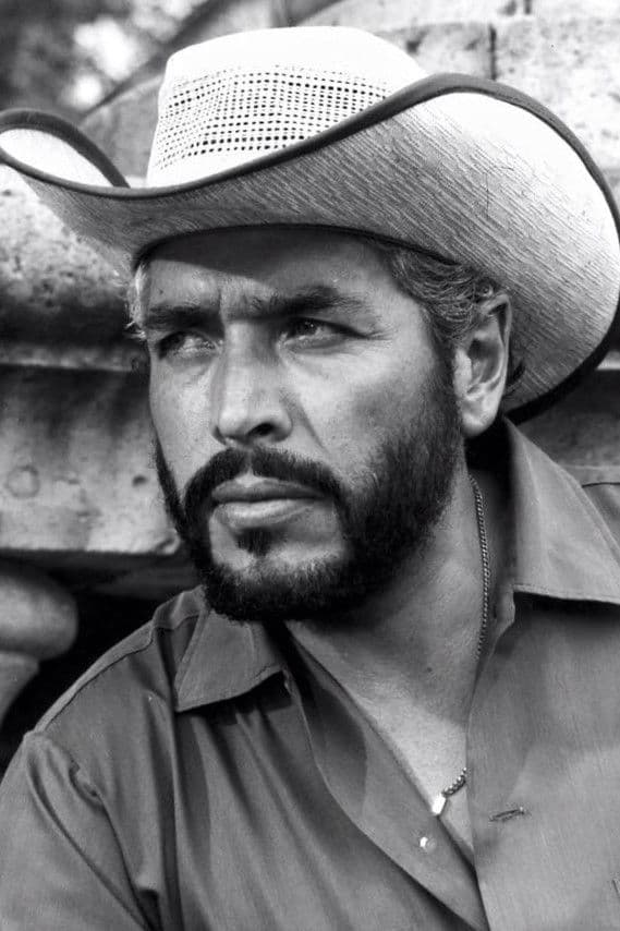 Carlos León profile