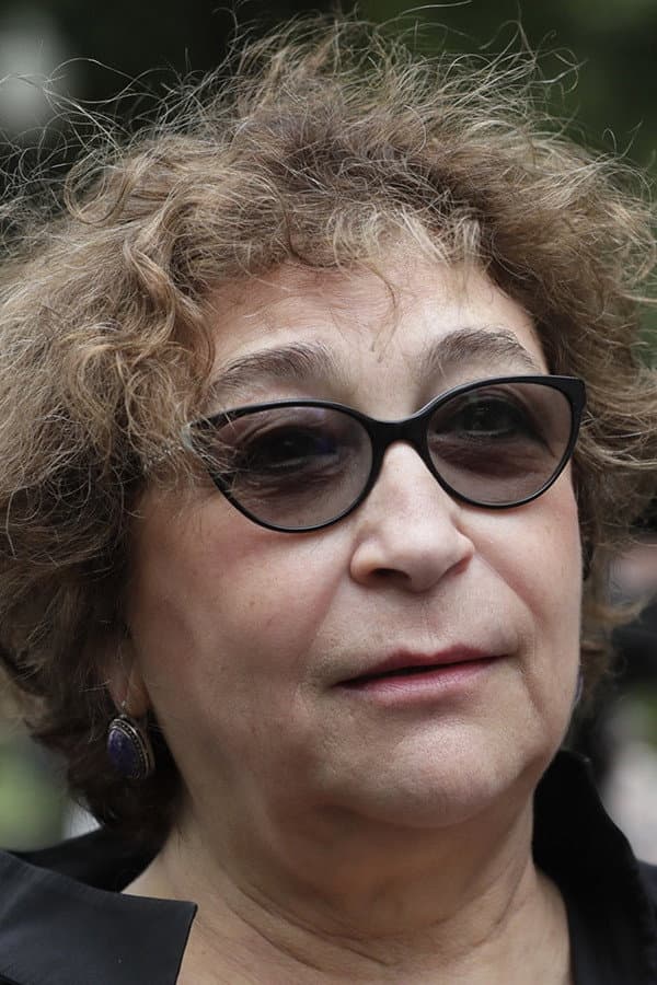 Yevgenia Albats profile