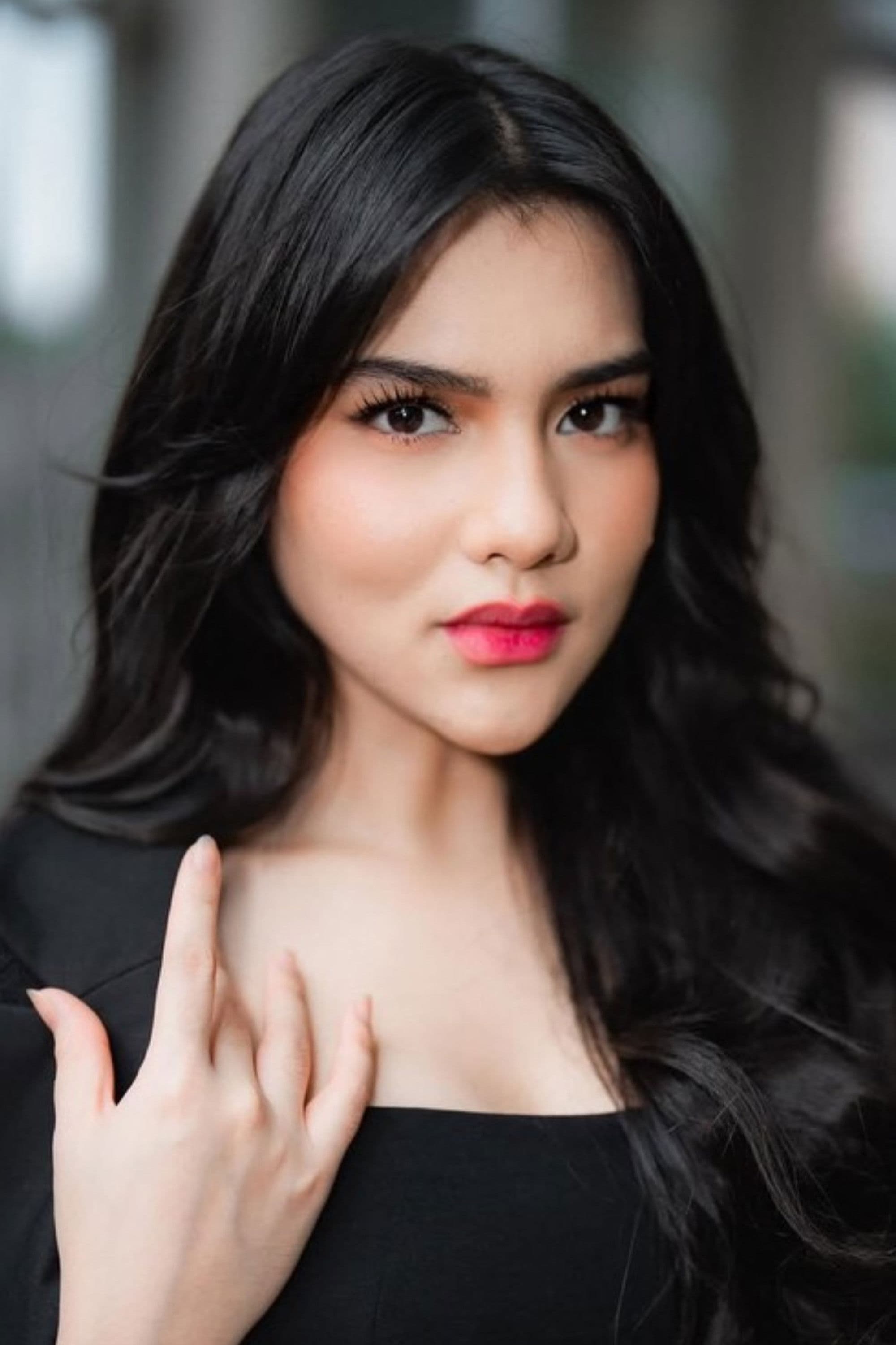 Davina Karamoy profile