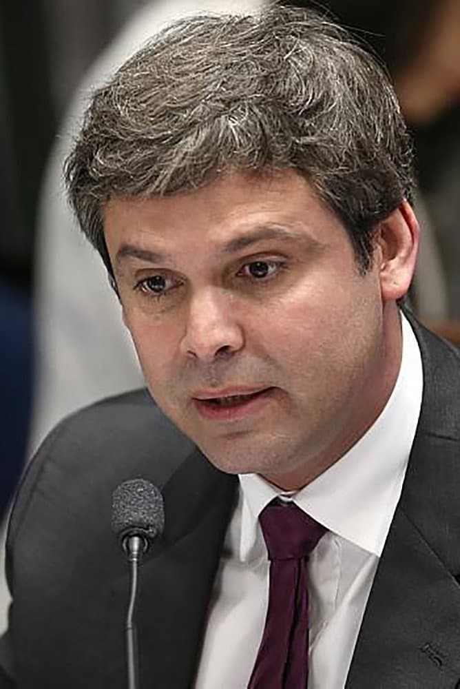 Lindbergh Farias profile