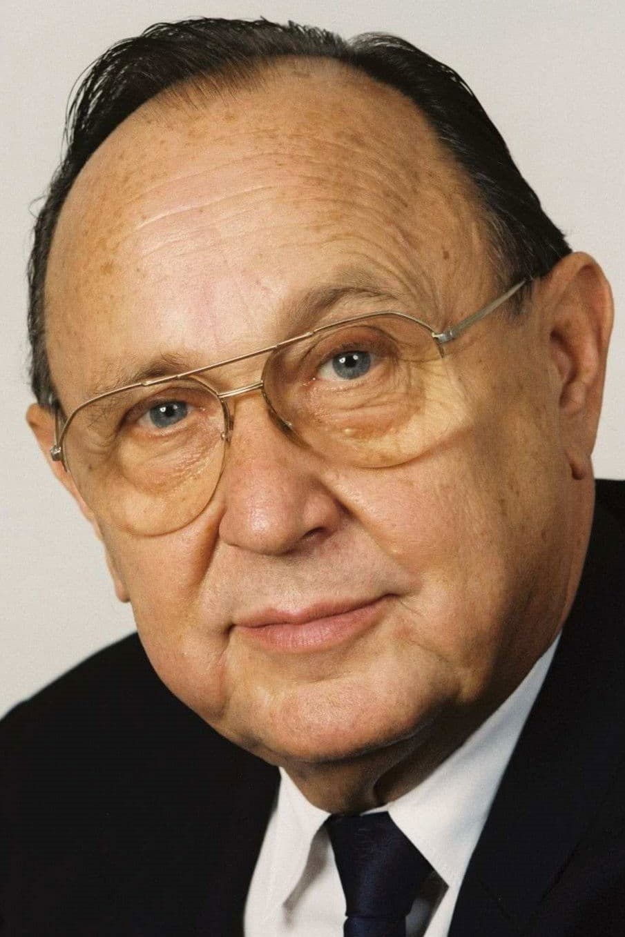 Hans-Dietrich Genscher profile