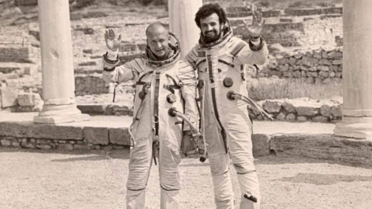 The Guest from the Future backdrop