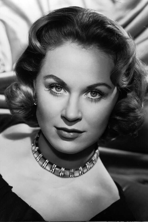 Julia Arnall profile