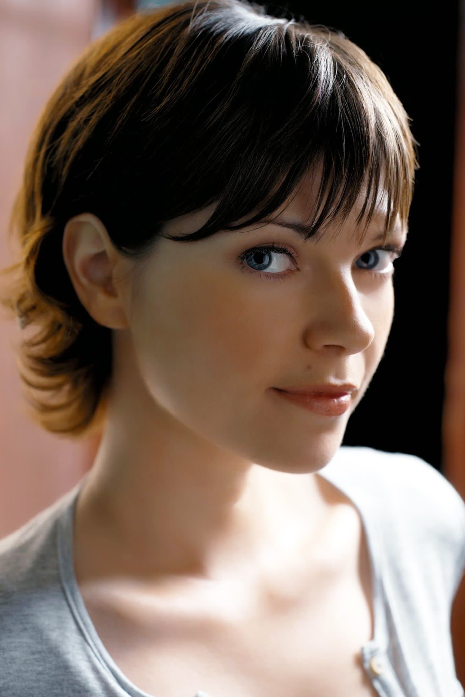 Nicole De Boer profile