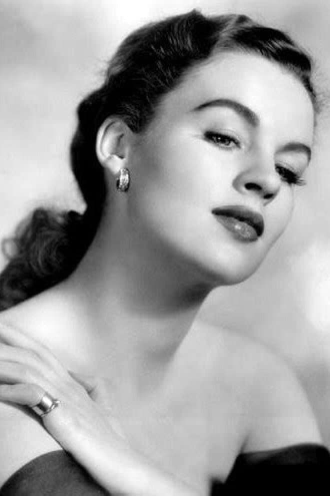 Helena Carter profile