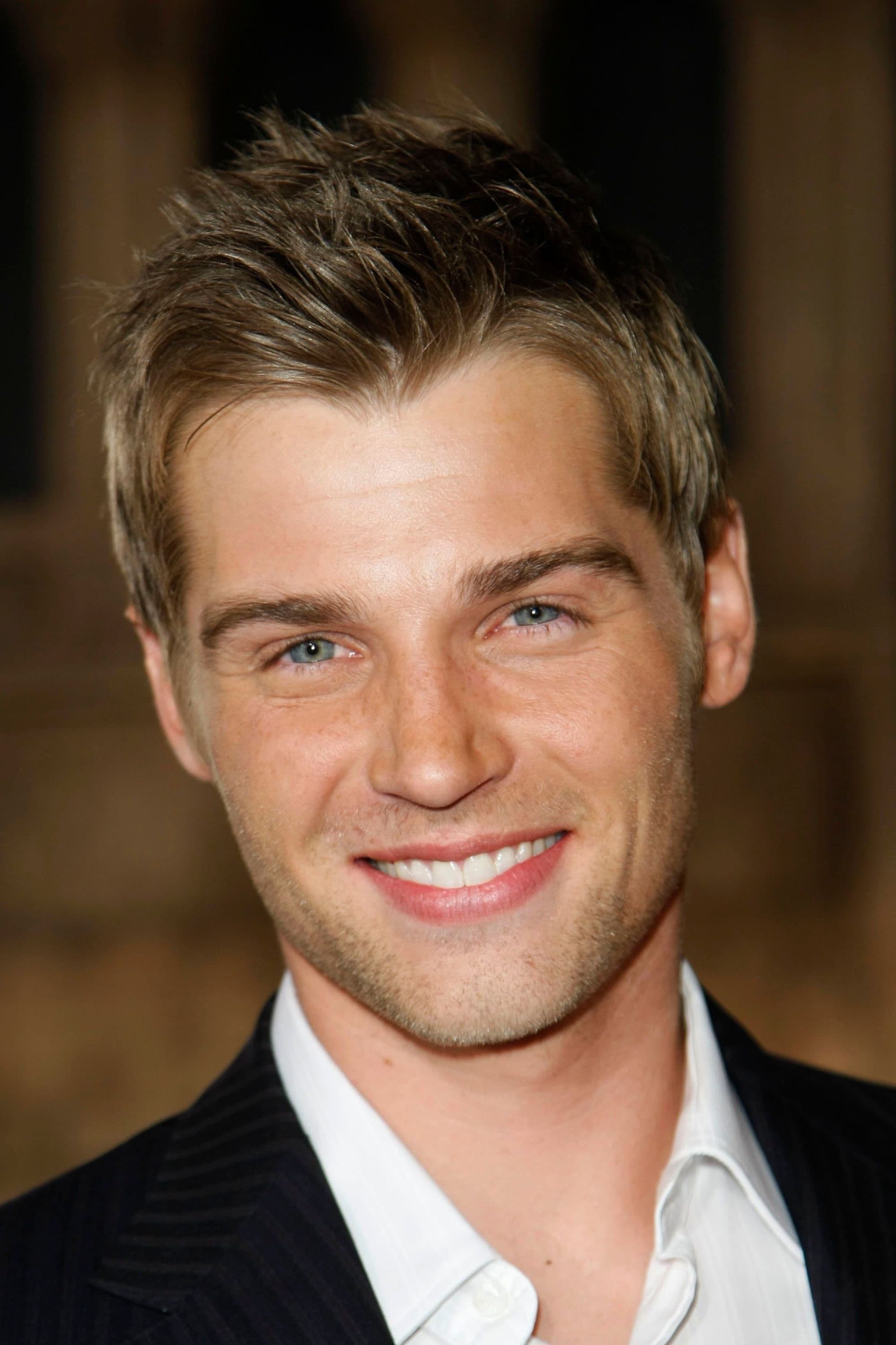 Mike Vogel profile