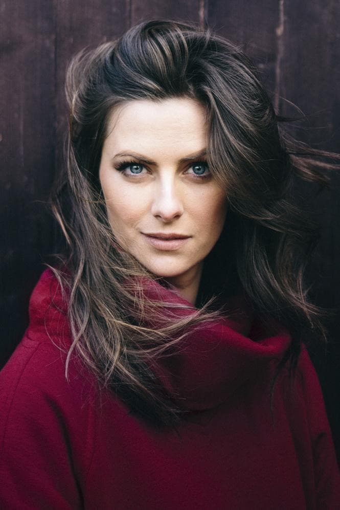 Laura Breszka profile