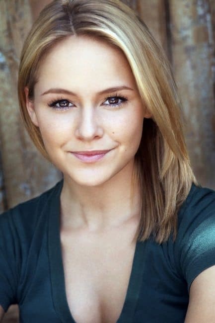 Cassi Thomson profile