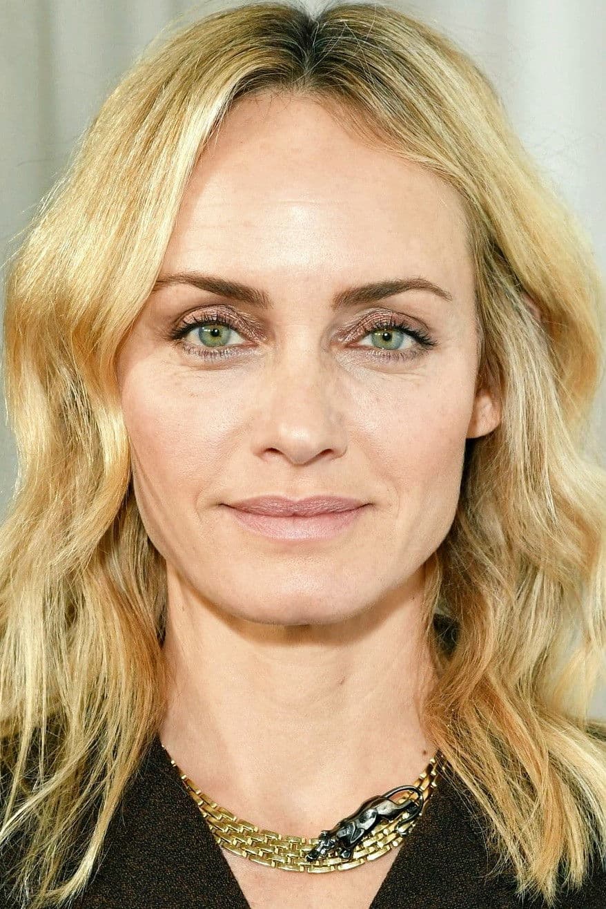 Amber Valletta profile