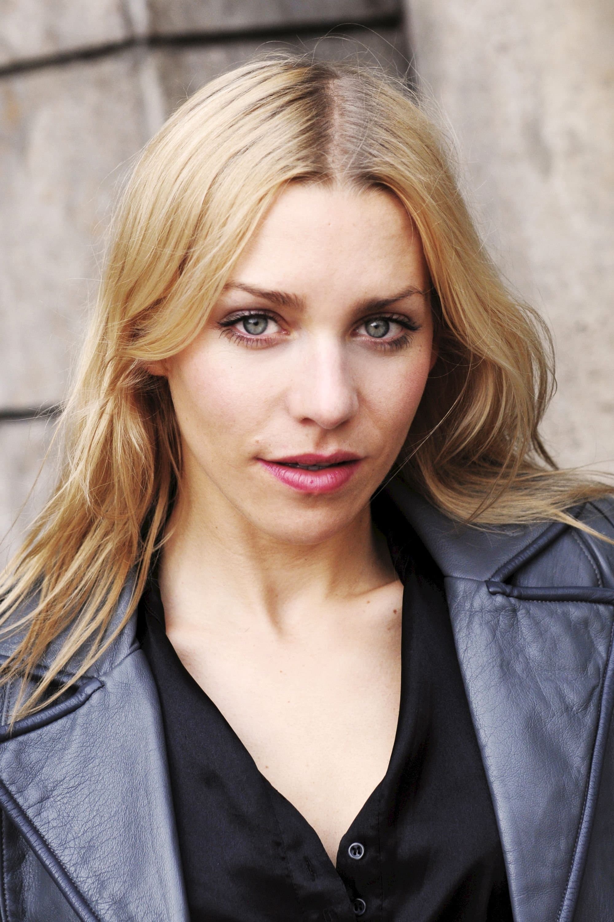 Julia Dietze profile