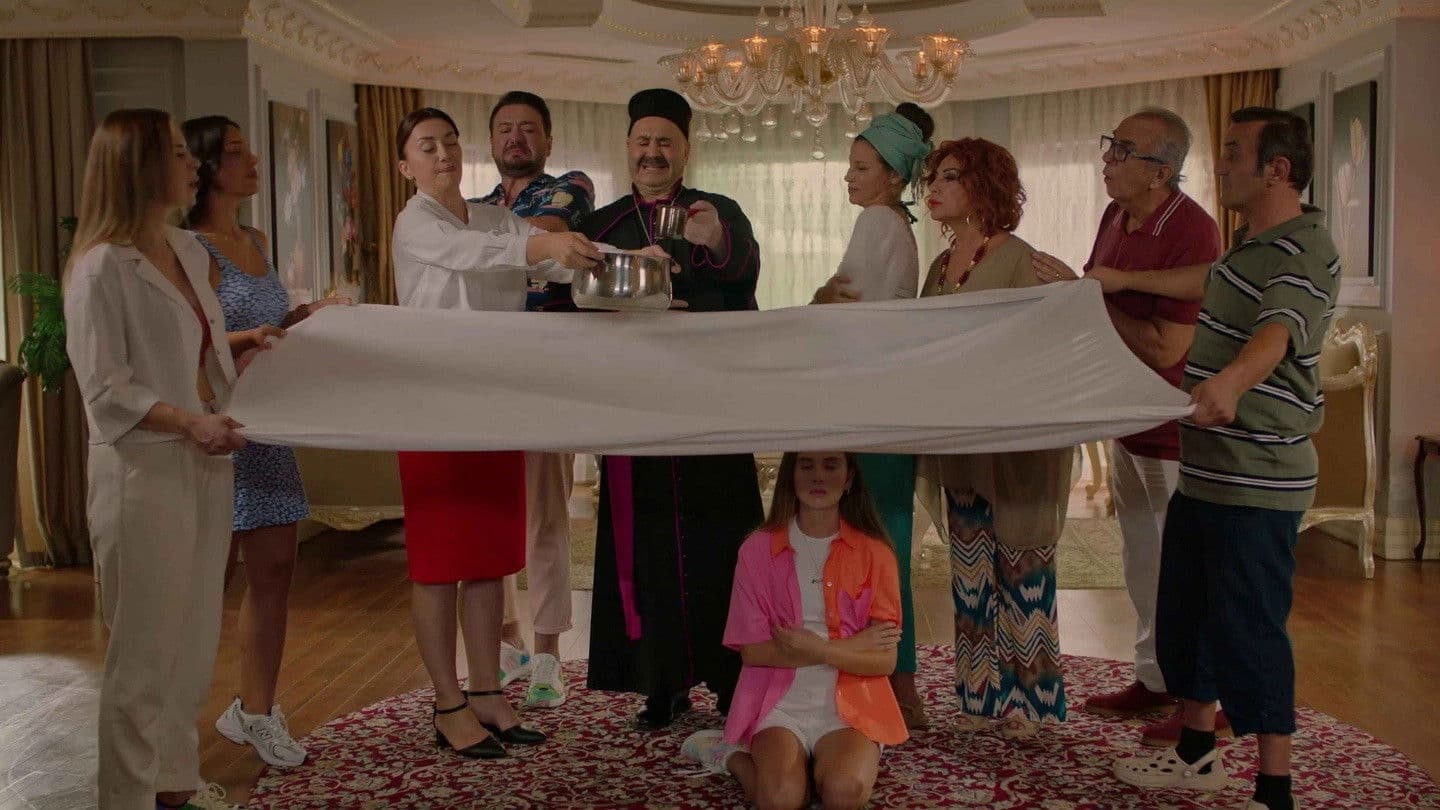 Kutsal Damacana 4 backdrop