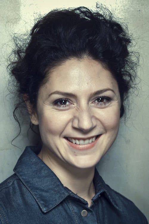 Martha Issová profile