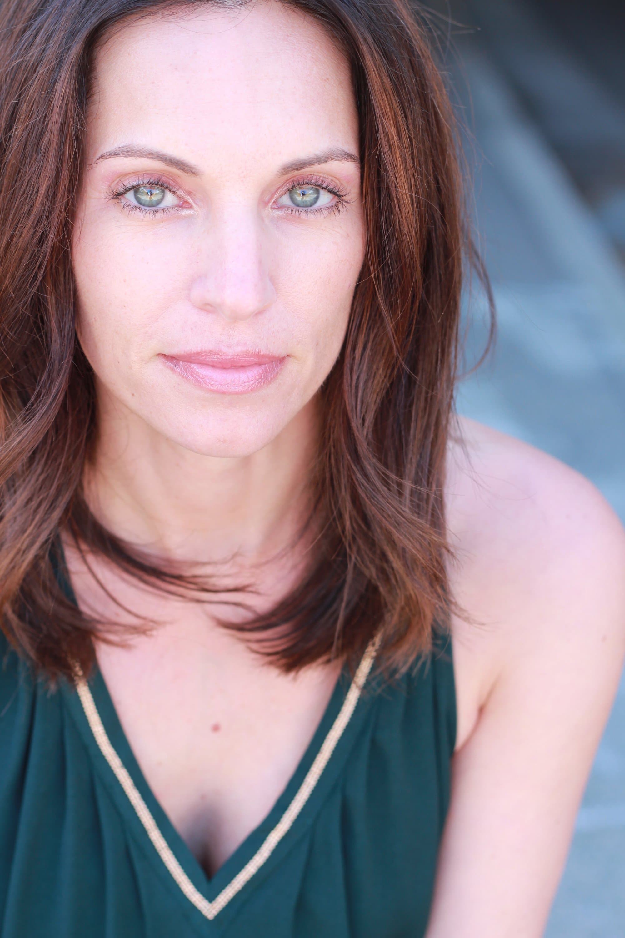 Courtney Compton profile