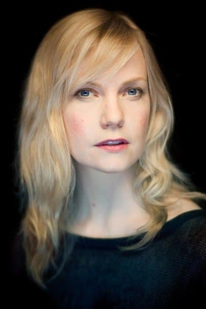 Laura Harris profile