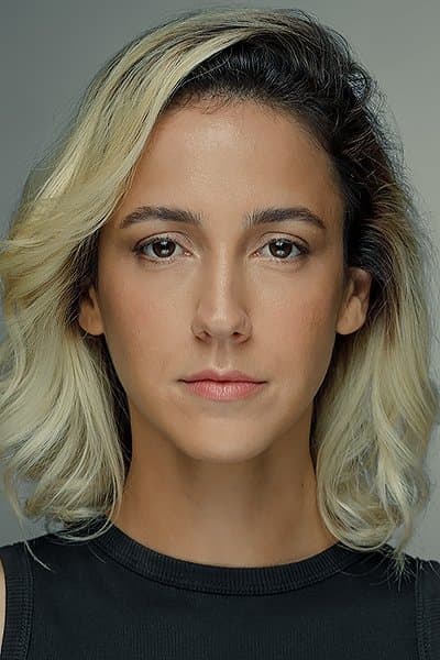 Camila Márdila profile