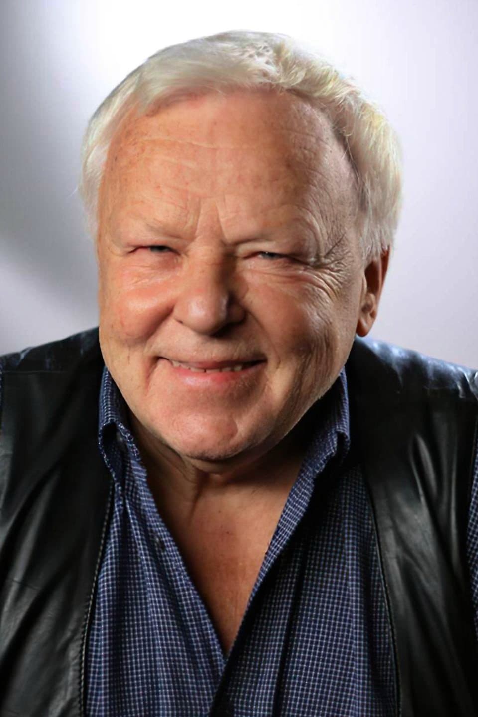 Marian Opania profile