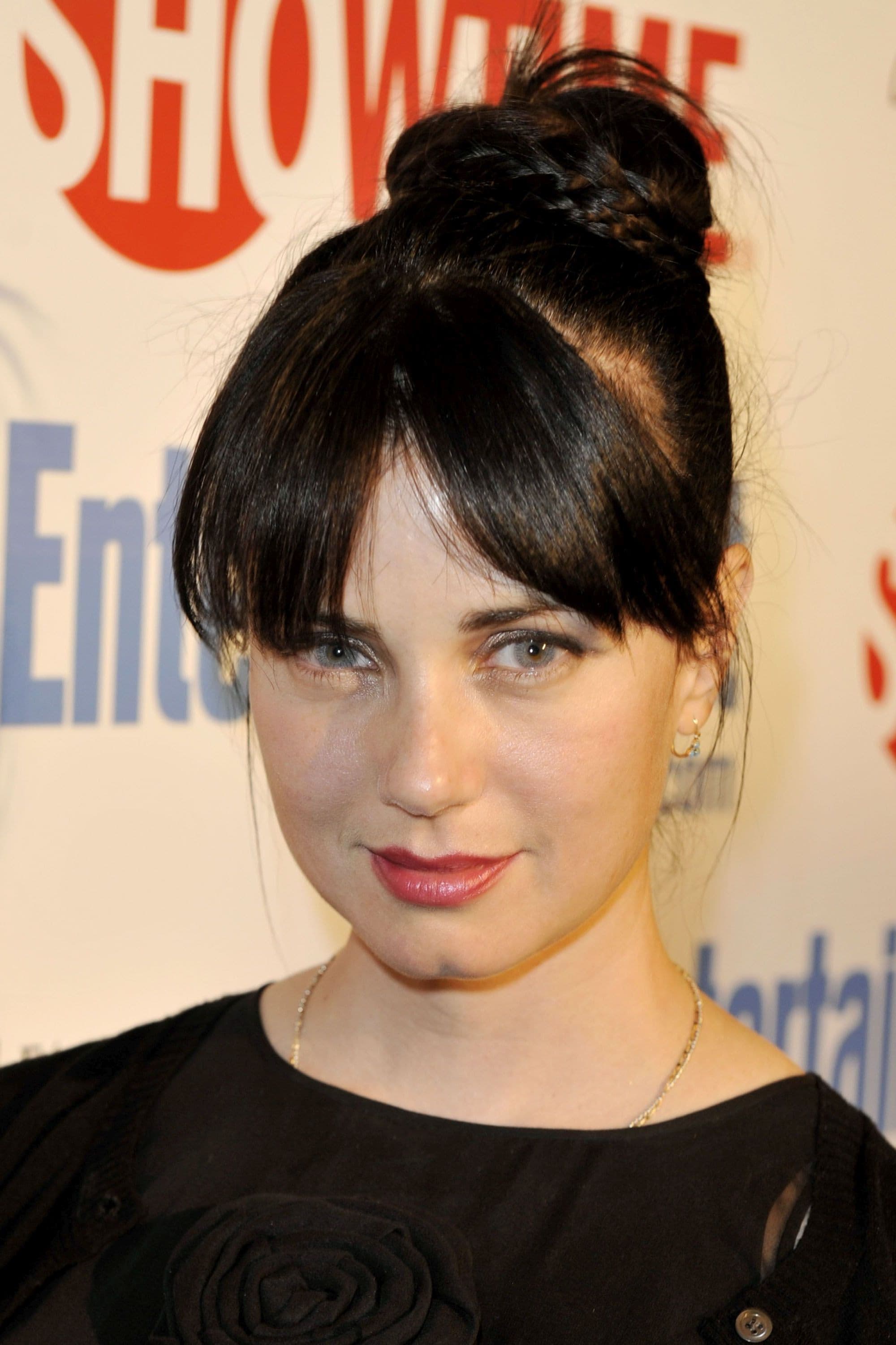 Mia Kirshner profile