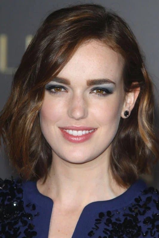 Elizabeth Henstridge profile