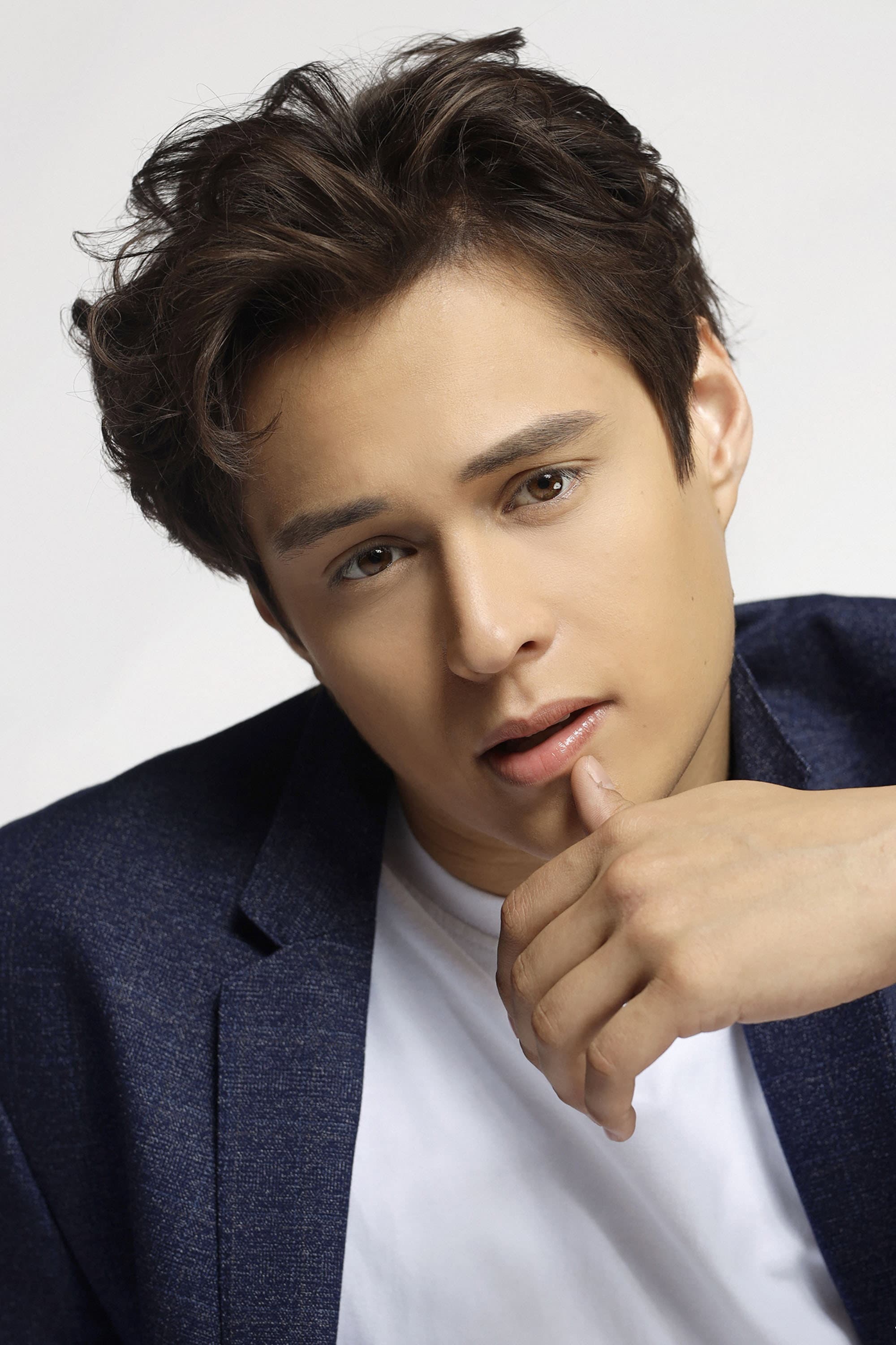 Enrique Gil profile