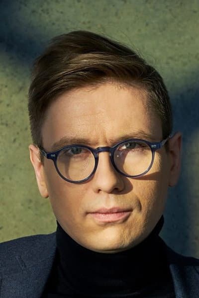 Víkingur Ólafsson profile