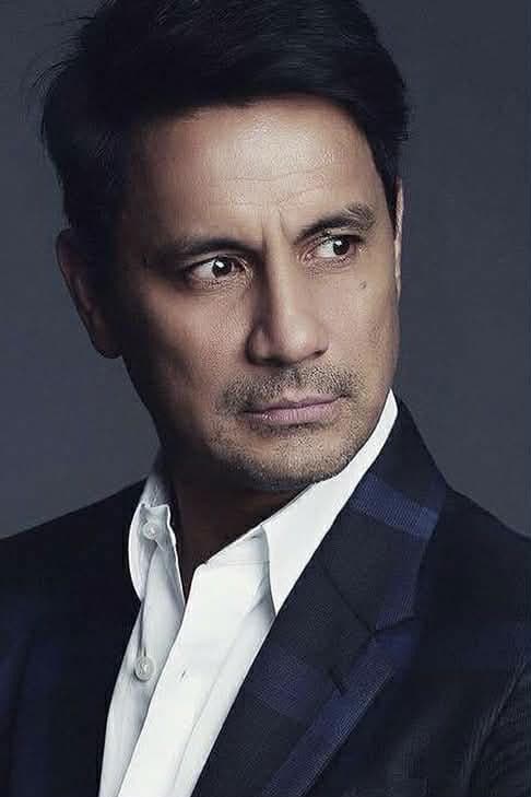 Richard Gomez profile