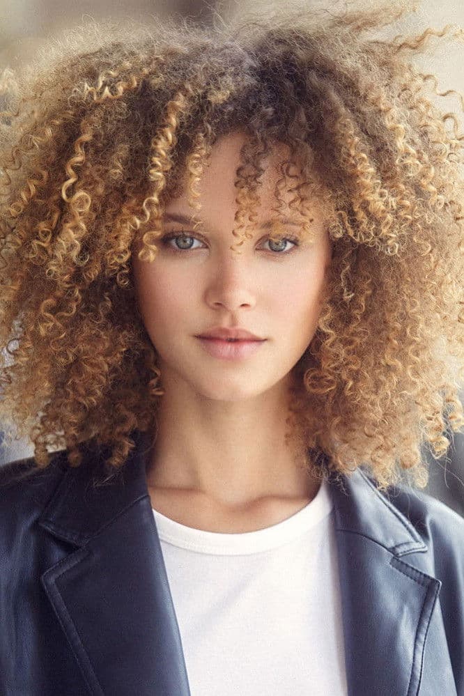 Taynara Wolf profile