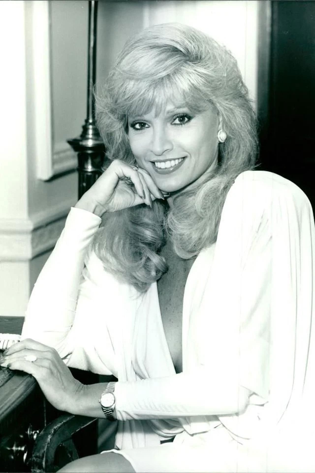 Lois Hamilton profile