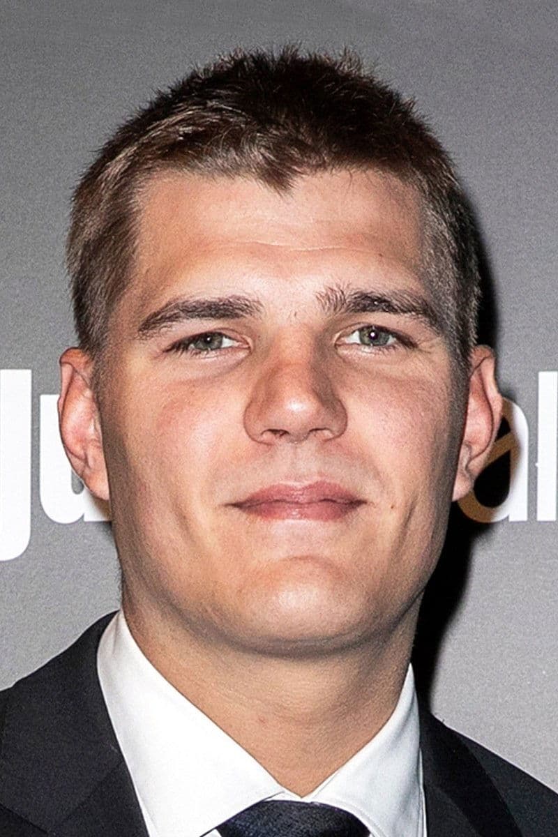 Chris Zylka profile